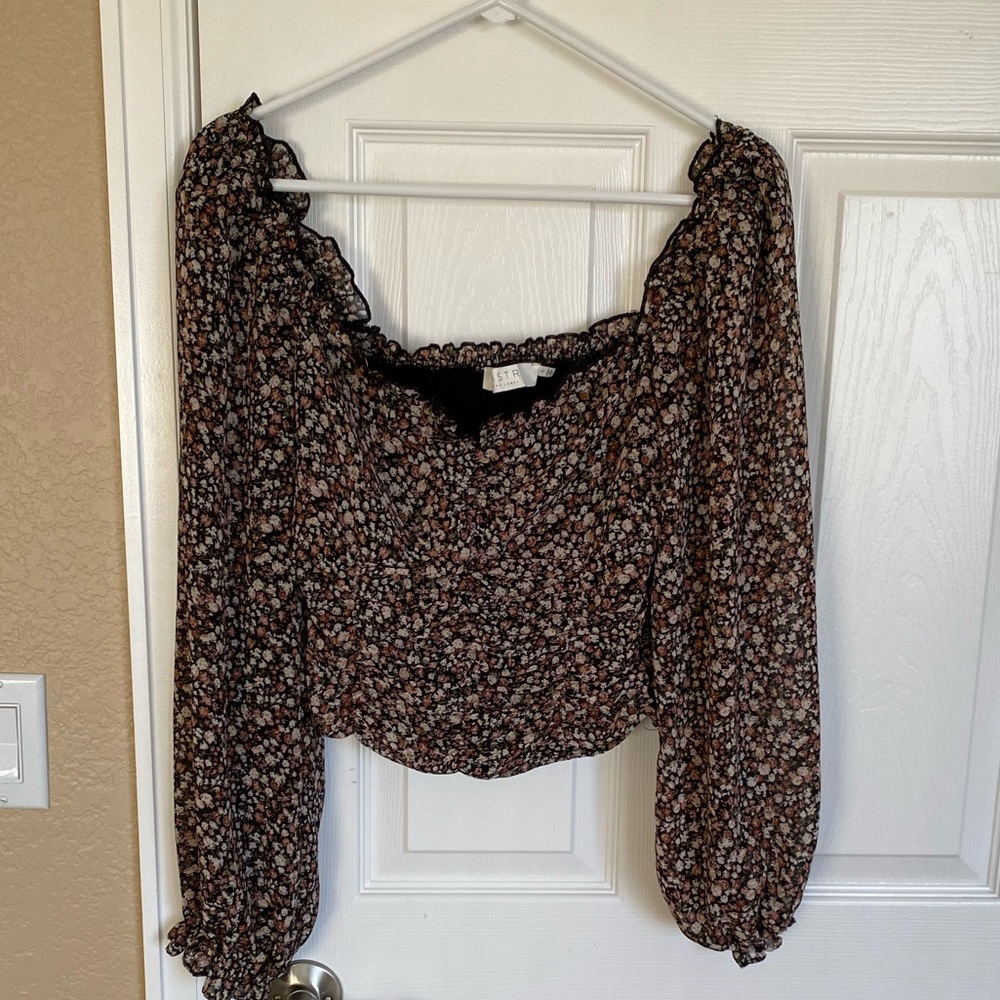ASTR the Label Floral Ruched Sweetheart Neck top